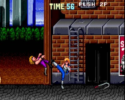 لقطة شاشة من تجربة اللعب في Double dragon تعرض شخصيتين تتقاتلان في زقاق خلفي.