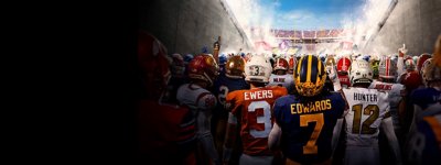 Arte de fondo de EA Sports College Football 25 que muestra a jugadores de varios equipos reunidos en la entrada de un estadio.