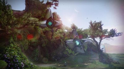 Snimak ekrana ekspanzije Destiny 2: The Final Shape na kom su prikazana dva ogromna Ghost-a uklesana u stenu