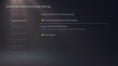 Skärmen Sparade data och inställningar för spel/appar på en PS5-konsol med Sparade data (PS4-system) markerat till vänster på skärmen och Kopiera eller ta bort USB-enhet markerat till höger på skärmen.