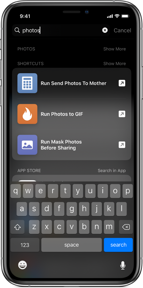 Búsqueda con la palabra clave de atajo "fotos" y los resultados de la búsqueda: atajos "Ejecutar 'Enviar fotos a mamá'", "Ejecutar 'Fotos a GIF'" y "Ejecutar 'Aplicar máscara a fotos antes de compartir'".