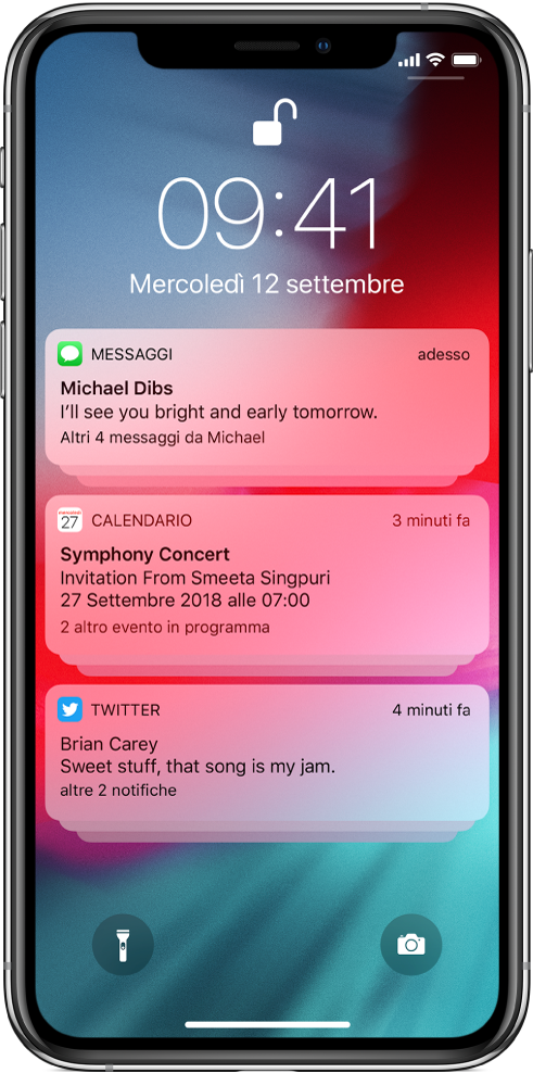 Tre gruppi di notifiche in “Blocco schermo”. Cinque messaggi, tre inviti di Calendario e tre notifiche di Twitter.