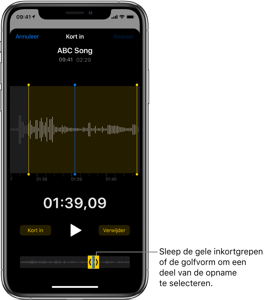 Je ziet hoe de opname wordt ingekort. Onder in het scherm zie je hoe de inkortgrepen een deel van de geluidsgolfvorm omsluiten. Boven de golfvorm bevinden zich een afspeelknop en een opnametimer. De inkortgrepen bevinden zich onder de afspeelknop.