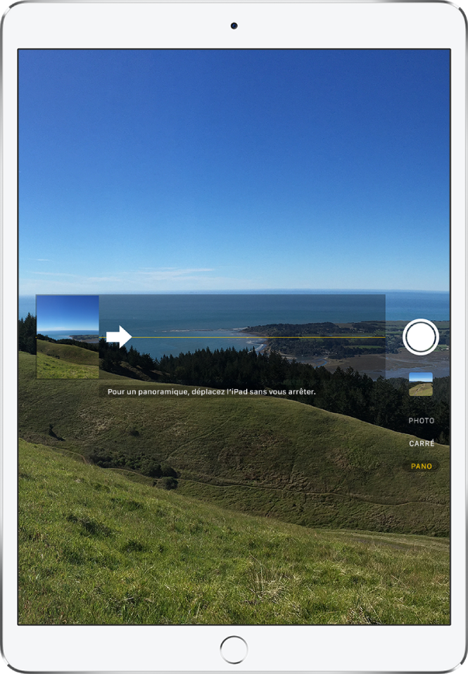 Appareil photo en mode Panorama. Une flèche, au centre à gauche, pointe vers la droite pour indiquer la direction du panoramique.