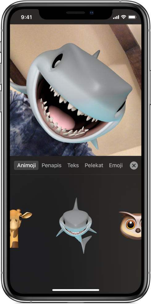 Imej video dalam pemapar dengan Animoji ikan jerung.