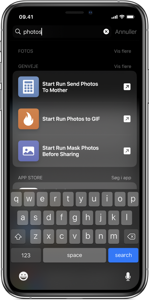 Søgning efter genvejsnøgleordet “fotos” og resultatet af søgningen: Genvejene “Start Send fotos til mor,” “Start Fotos til GIF”, og “Start Afmask fotos før deling”.