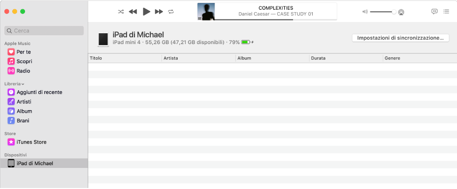La finestra di Musica con un dispositivo (iPad di Michael) nella barra laterale. Il pulsante “Impostazioni di sincronizzazione” nell’angolo in alto a destra consente di aprire il Finder.