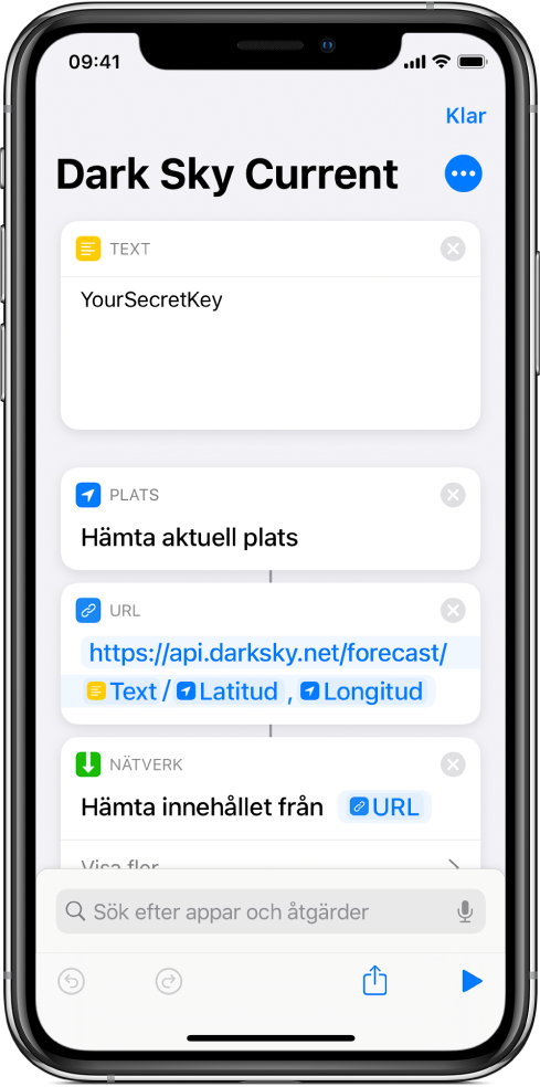 En Hämta aktuell plats-åtgärd som har lagts till mellan Text-åtgärden och URL-åtgärden i en genväg för Dark Sky API-förfrågan.