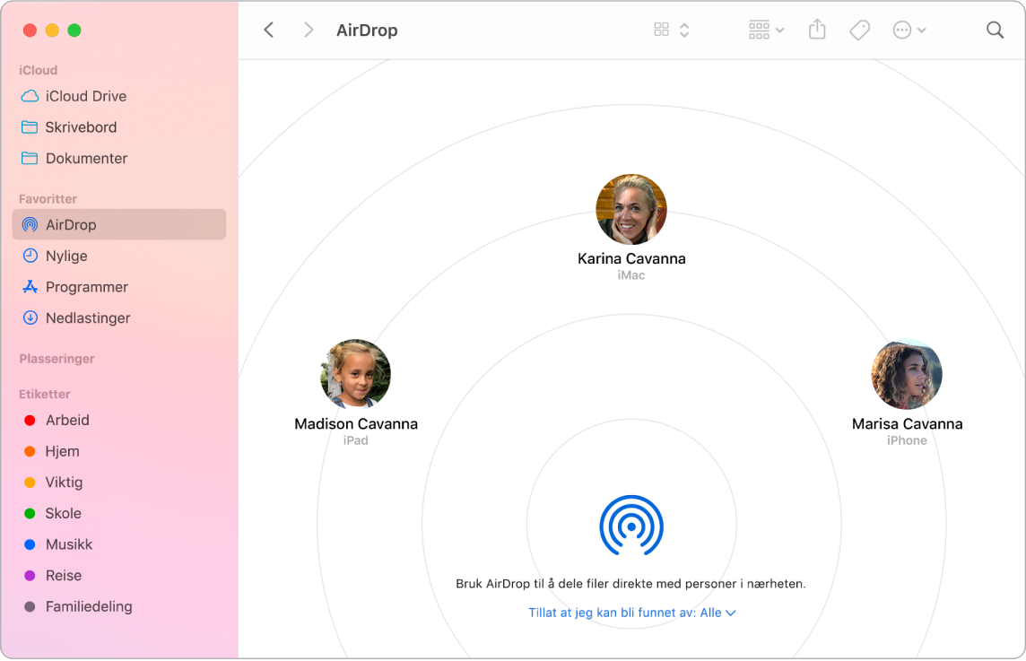 Et Finder-vindu med AirDrop markert i Favoritter-delen i sidepanelet.