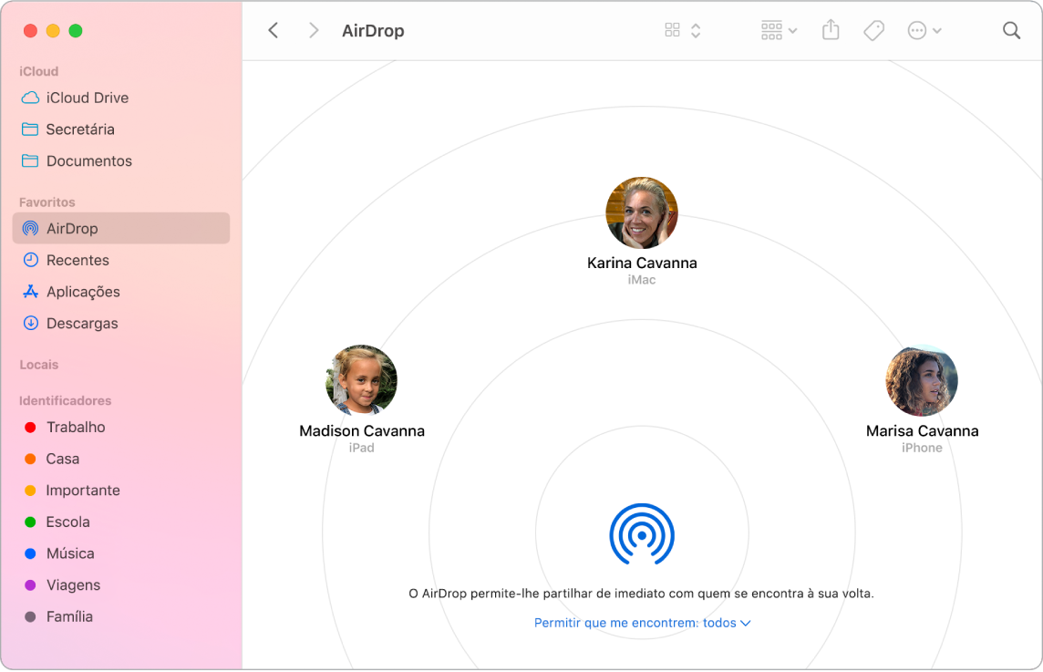 Janela do Finder com AirDrop selecionado na secção Favoritos da barra lateral.