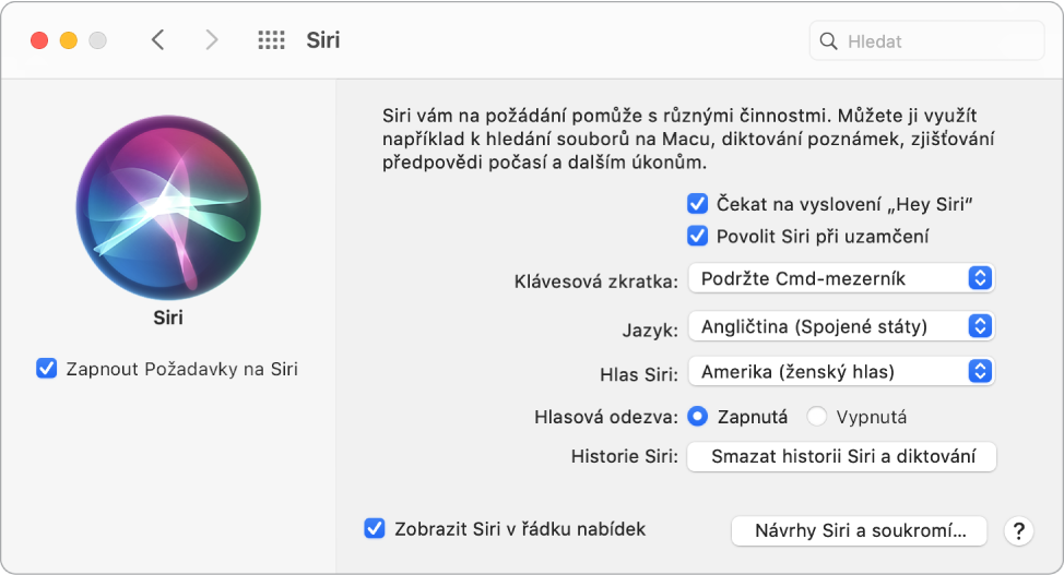 Okno předvoleb Siri s vybranou volbou „Zapnout Požadavky na Siri“ vlevo a s několika volbami přizpůsobení Siri, mimo jiné „Reagovat na frázi ‚Hey Siri‘“, na pravé straně