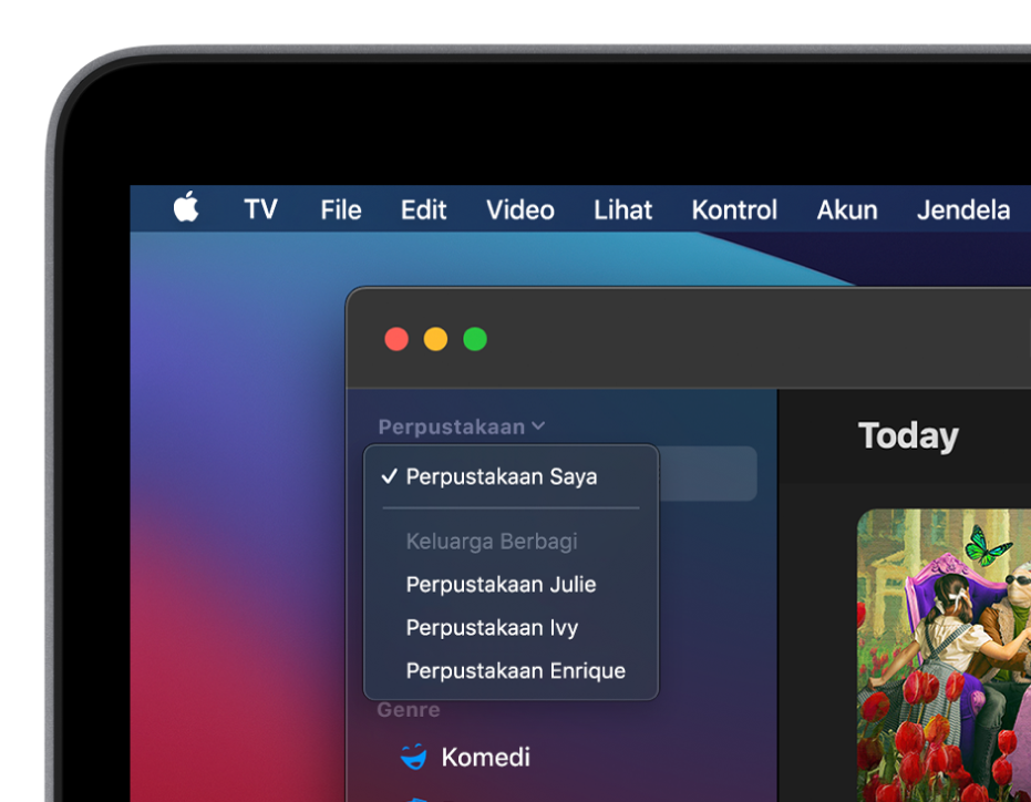 Layar perpustakaan app Apple TV dengan perpustakaan anggota keluarga ditampilkan di bar samping.