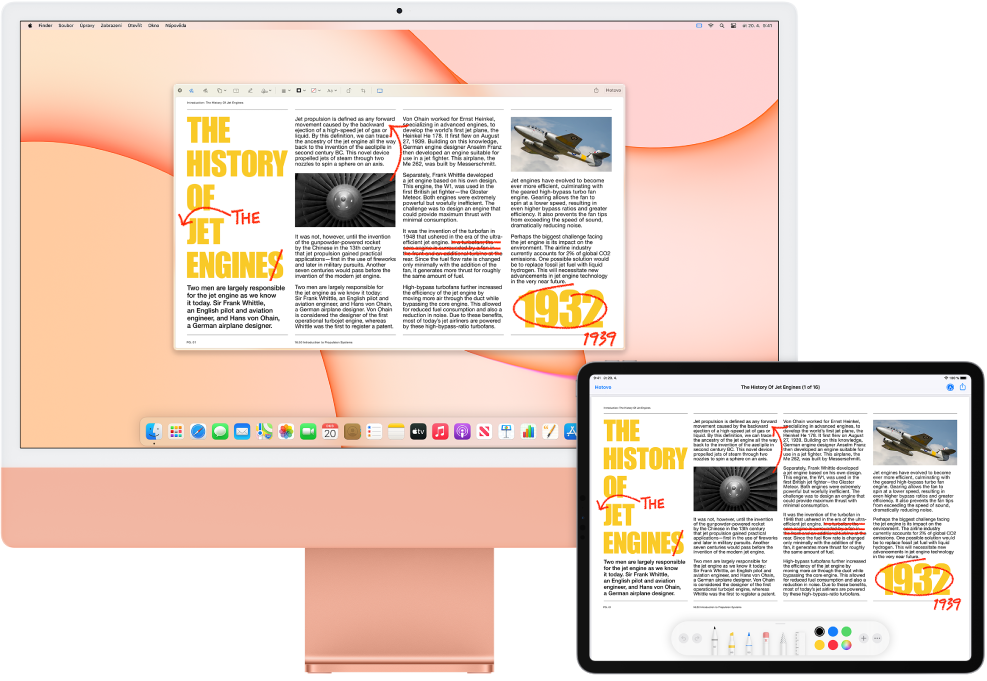 iMac a iPad vedle sebe. Na obou displejích je vidět článek s červeně vepsanými ručními korekturami, například přeškrtnutými větami, šipkami a vloženými slovy. U dolního okraje obrazovky iPadu se zobrazují také ovládací prvky pro anotace.
