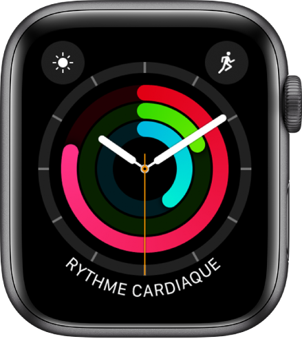 Cadran Activité analogique montrant l’heure ainsi que la progression vers les objectifs « Me lever », « Bouger » et « M’entraîner ». Il y a aussi trois complications : Conditions météo en haut à gauche, Exercice en haut à droite et Fréquence cardiaque en bas.