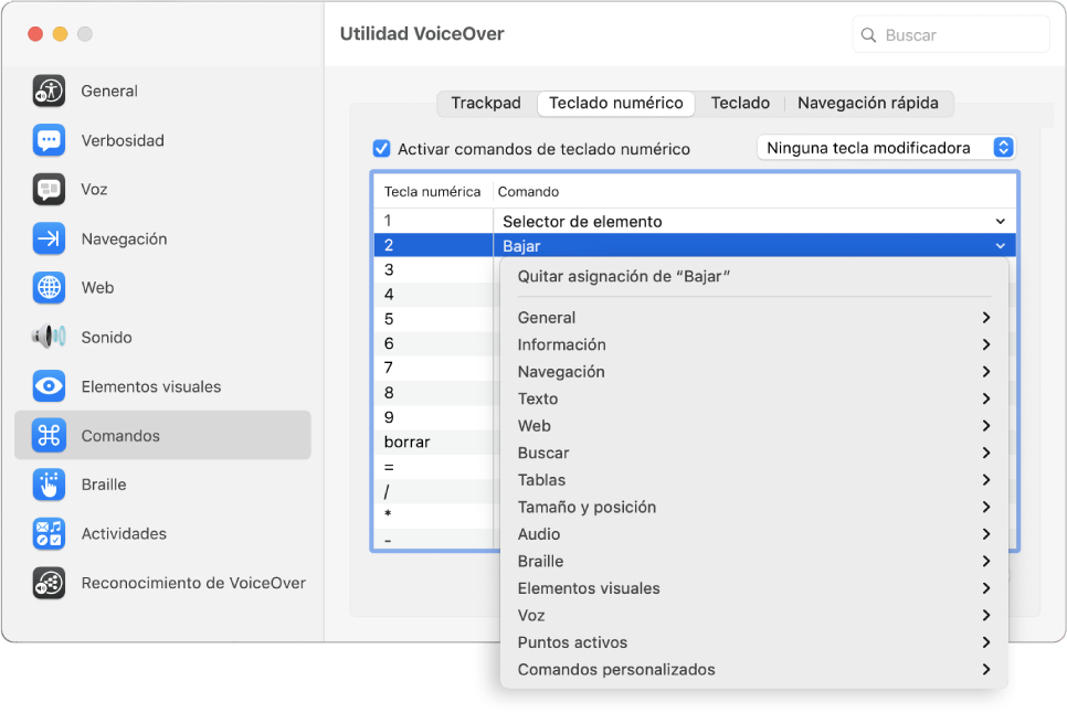 La ventana de Utilidad VoiceOver mostrando la categoría Comandos seleccionada en la barra lateral y el panel "Teclado numérico" seleccionado en la derecha. En la parte superior del panel "Teclado numérico", la casilla "Activar comando de teclado num." está seleccionada. La opción "Ninguna tecla modificadora" está seleccionada en el menú desplegable Modificador. Debajo de la casilla y menú desplegable hay una tabla con dos columnas: Tecla numérica y Comando. El segundo renglón está seleccionado y contiene 2 en la columna del teclado numérico y "Mover hacia abajo" en la columna Comando. Un menú desplegable debajo de "Mover hacia abajo" muestra categorías de comandos, como General. Cada categoría tiene una flecha para mostrar los comandos que se pueden asignar a la tecla Teclado numérico actual.