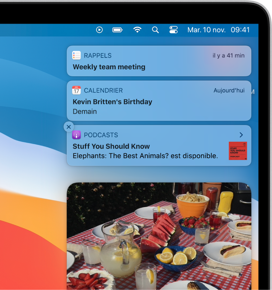 Le coin supérieur droit du bureau Mac affichant des notifications et des widgets d’app.