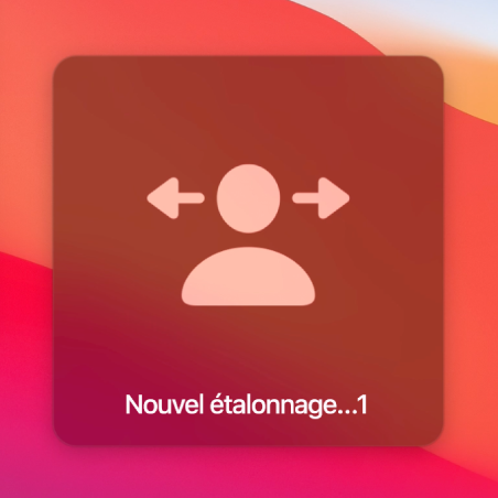 Le compte à rebours à l’écran pour le réétalonnage du contrôle du pointeur avec la tête, indiquant « Réétalonnage…1 ».