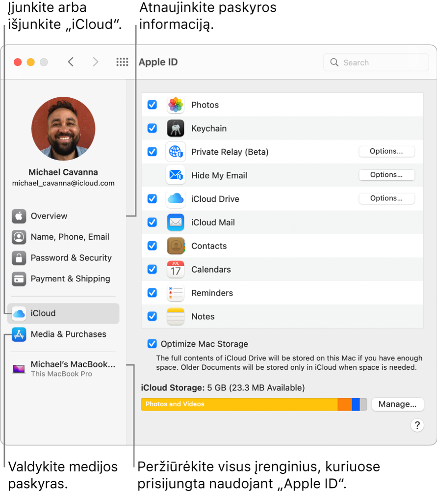 „Apple ID“ sritis skiltyje „System Preferences“. Spustelėkite elementą šoninėje juostoje, kad atnaujintumėte paskyros informaciją, įjungtumėte arba išjungtumėte „iCloud“, tvarkytumėte medijos paskyras arba peržiūrėtumėte visus įrenginius, kuriuose esate prisijungę naudodami „Apple ID“.