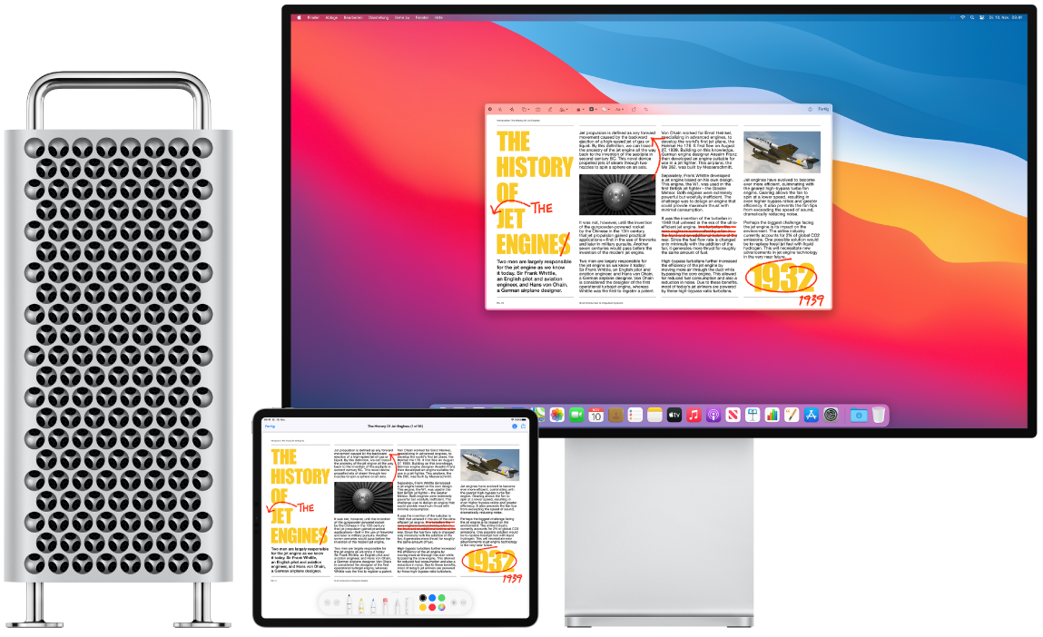 Ein Mac Pro und ein iPad nebeneinander. Auf beiden Bildschirmen wird ein Artikel mit roten Markierungen wie durchgestrichenen Sätzen und hinzugefügten Wörtern angezeigt. Auf dem iPad-Bildschirm werden unten Steuerelemente für Markierungen angezeigt.