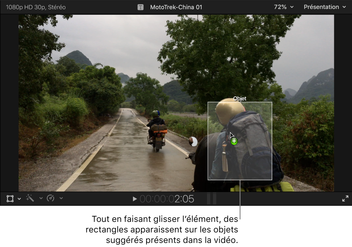 Rectangle blanc apparaissant par-dessus un objet suggéré dans le visualiseur (dans cet exemple, une personne sur une moto)