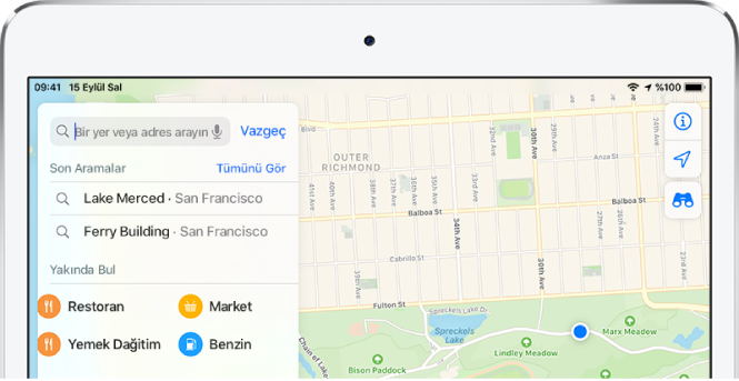 Ekranın sol tarafındaki arama kartında yakındaki dört servis kategorisi görünüyor. Kategoriler şunlar: Restoranlar, Marketler, Yemek Siparişi ve Benzin İstasyonları.