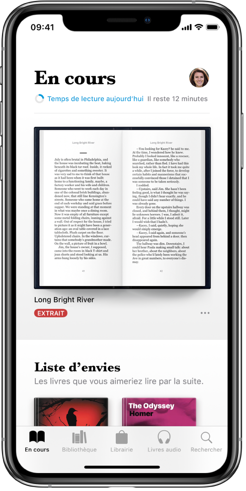 L’écran « En cours » dans l’app Livres. En bas de l’écran se trouvent, de gauche à droite, les onglets En cours, Bibliothèque, Librairie, Livres audio et Rechercher.