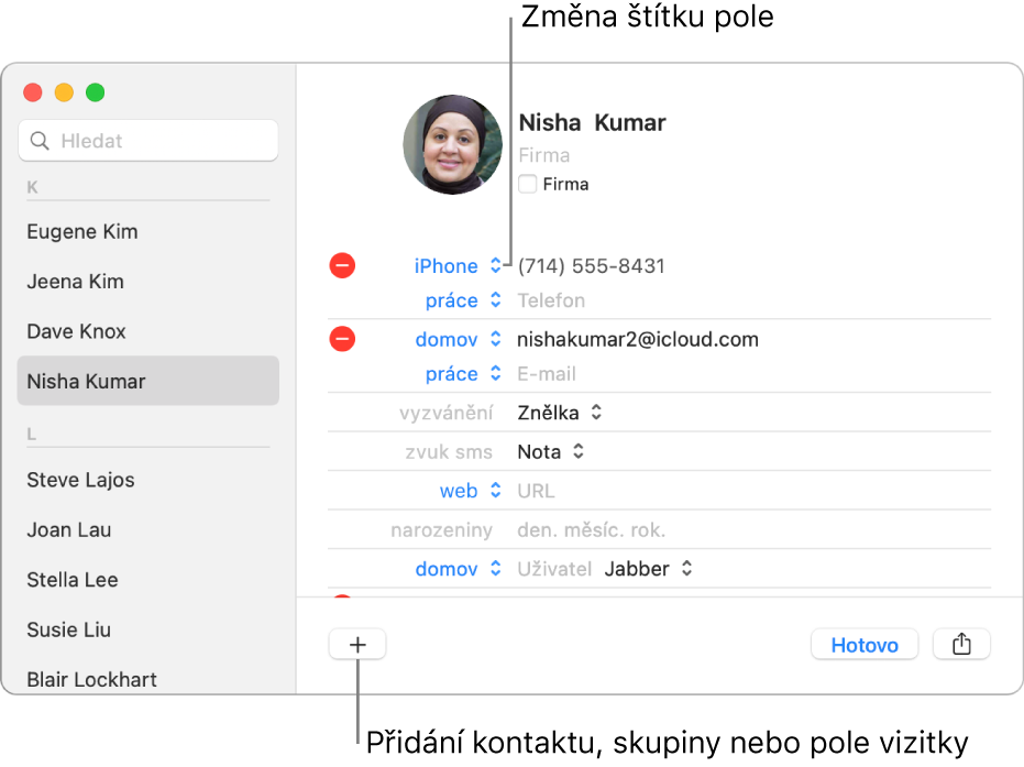 Vizitka kontaktu, na níž je zobrazen popisek pole, který lze změnit, a na dolním okraji vizitky tlačítko pro přidání kontaktu, skupiny nebo pole vizitky