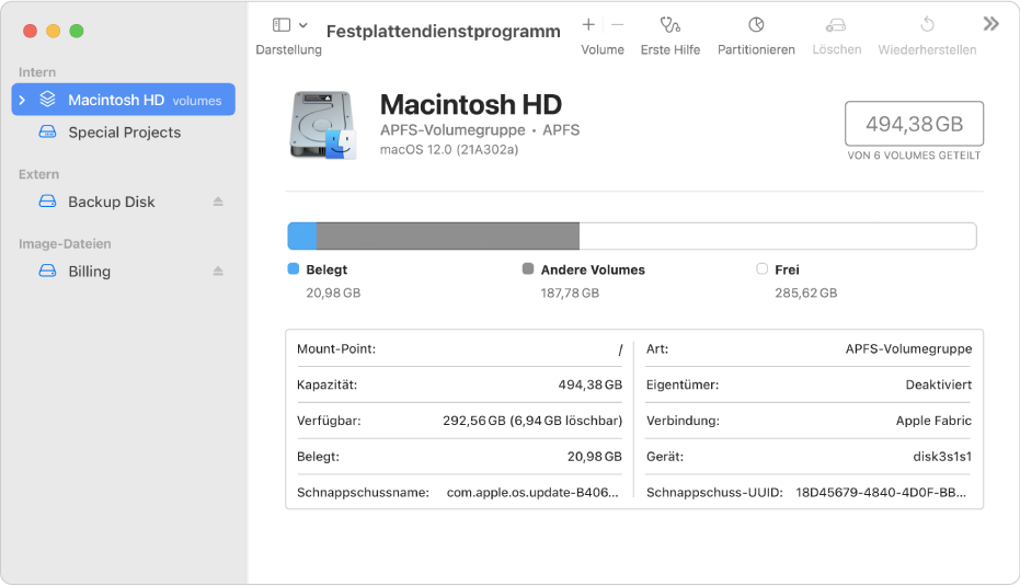 Fenster des Festplattendienstprogramms mit der ausgewählten Darstellung „Nur Volumes anzeigen“. Die Seitenleiste auf der linken Seite zeigt zwei interne Volumes, ein externes Volumes und ein Disk-Image-Volume. Der Bereich auf der rechten Seite zeigt Details zum ausgewählten Volume.