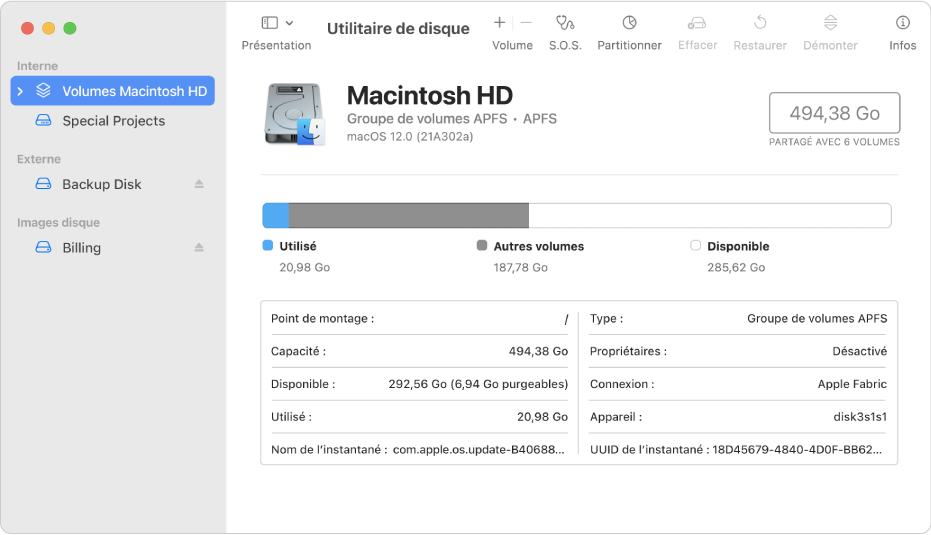 Une fenêtre Utilitaire de disque avec la présentation « Afficher uniquement les volumes » sélectionnée. La barre latérale à gauche affiche deux volumes internes, un volume externe et un volume d’image disque. La sous-fenêtre située à droite affiche les détails relatifs au volume sélectionné.