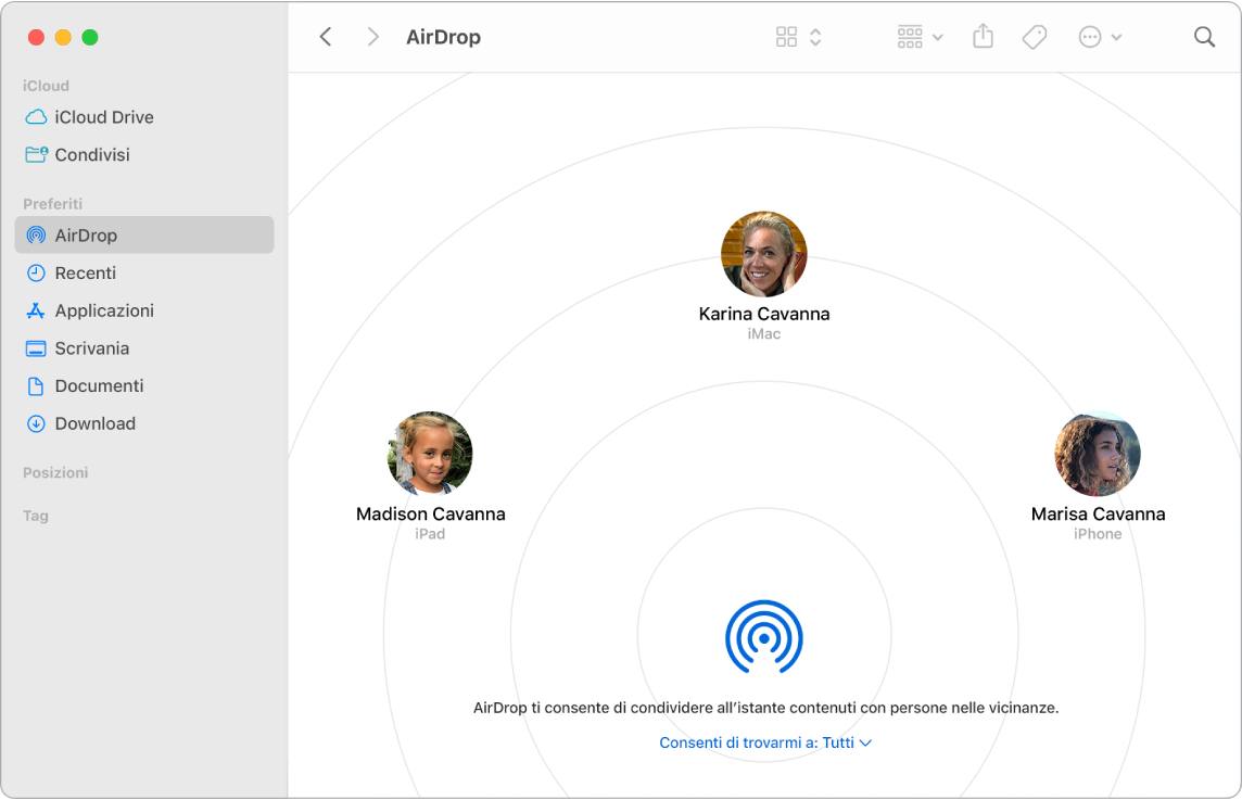 Una finestra del Finder con AirDrop selezionato nella sezione Preferiti della barra laterale.