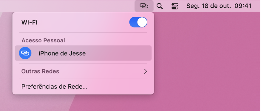 Tela do Mac com o menu Wi-Fi, mostrando um Acesso Pessoal conectado a um iPhone.