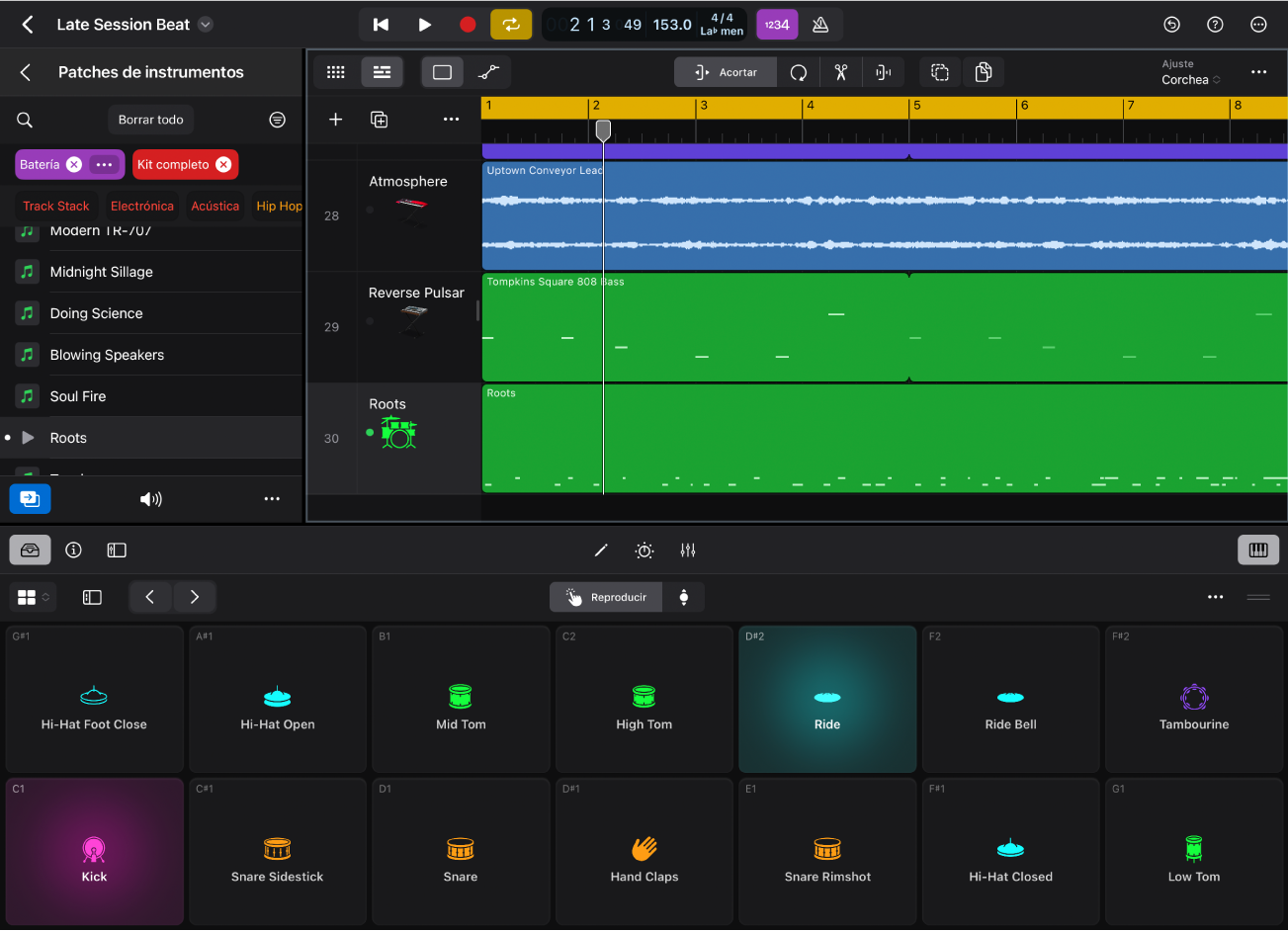 Ilustración. Logic Pro para iPad con la superficie de interpretación “Pads de percusión” abierta.