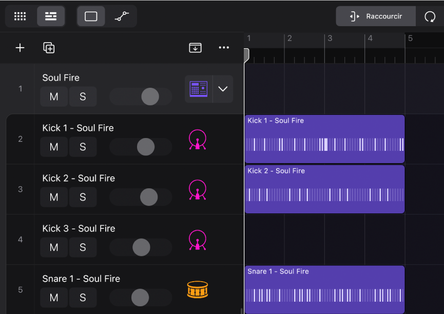 Figure. Track Stack Drum Machine Designer avec régions de motif séparées par pièce d’ensemble.