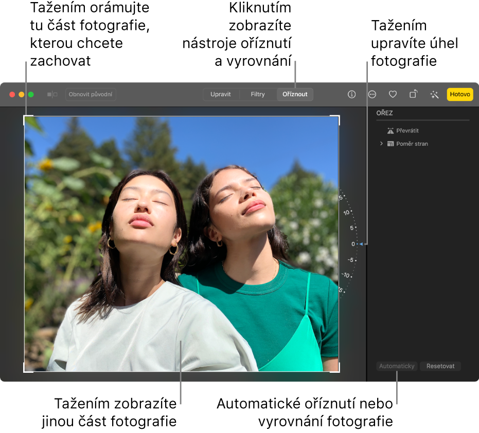 Fotka v zobrazení pro úpravy s vybranou volbou „Oříznout“ na panelu nástrojů, výběrovým obdélníkem okolo fotky, kolečkem náklonu napravo od fotky a tlačítkem Automaticky vpravo dole