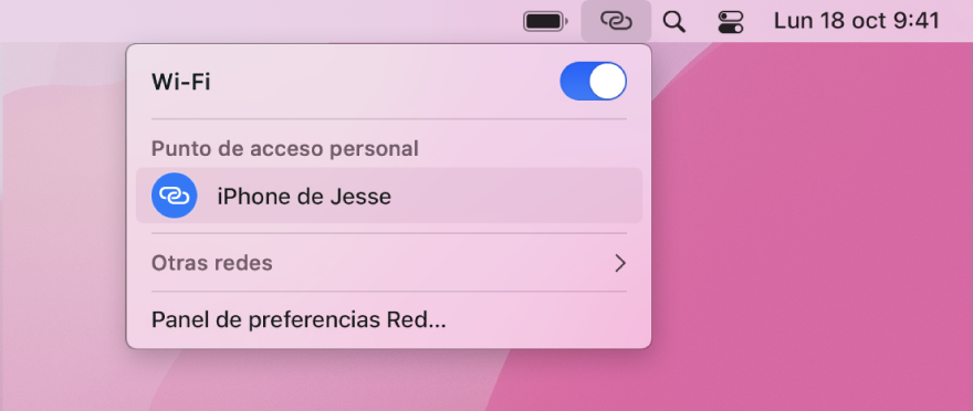 Pantalla de un Mac con el menú de la conexión Wi-Fi en el que se muestra la función “Compartir internet” conectada a un iPhone.