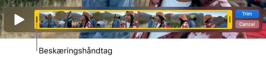 Et klip i vinduet QuickTime Player. En del af klippet er omsluttet af gule håndtag, og resten er uden for de gule håndtag. I højre side ses knapperne Tilpas og Annuller.