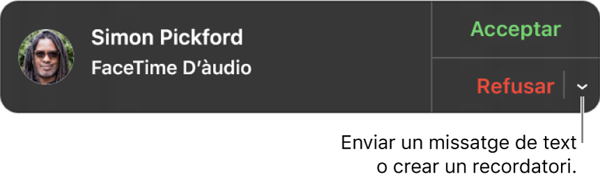 A la notificació, fes clic a la fletxa situada al costat de Refusar per enviar un missatge de text o crear un recordatori.