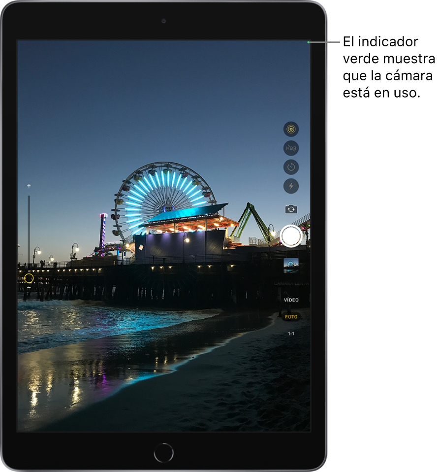 La pantalla de Cámara. Un indicador verde en la esquina superior derecha muestra que la cámara está en uso.