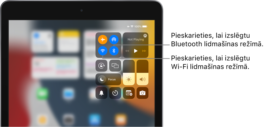 Izvēlne Control Center ar ieslēgtu lidmašīnas režīmu. Pogas Wi-Fi un Bluetooth izslēgšanai ir netālu no Control Center ekrāna augšējā kreisā stūra.