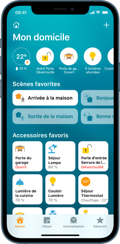 L’onglet Maison, présentant des scènes et des accessoires marqués comme favoris. Les boutons d’état des accessoires s’affichent également. Les autres onglets situés en bas sont Pièces et Automatisation.