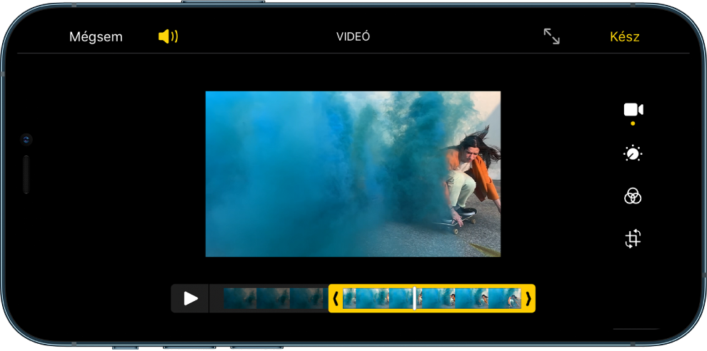 Egy videó a szerkesztési képernyőn. A képkocka-nézegető a képernyő alján látható. A bal felső részen látható a Mégsem és a Hang gomb, a jobb felső részen pedig a Kibontás és a Kész gomb. A szerkesztési eszközök a képernyő jobb oldalán jelennek meg a következő sorrendben (fentről lefelé): Videó, Szín módosítása, Szűrő és Körbevágás.
