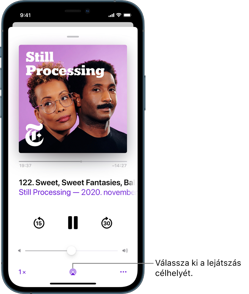 Egy podcast lejátszási vezérlői, többek között a Lejátszási cél gomb a képernyő alján.