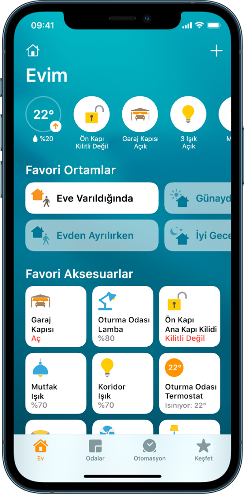 Ev sekmesi, favori olarak işaretlenmiş manzara ve aksesuarları gösteriyor. Aksesuar durumu düğmeleri de gösteriliyor. Alt kısımdaki diğer sekmeler Odalar ve Otomasyon’dur.