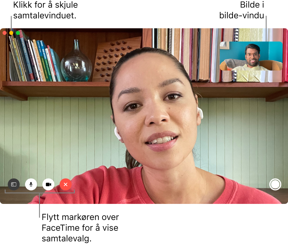 Flytt markøren over FaceTime-vinduet for å vise anropsalternativer som Sidepanelet, Lyd av-, Avslutt anrop-, Video av-, Fullskjerm- og Live Photo-knappene. Klikk på den midterste knappen øverst til venstre for å skjule samtalevinduet. Bilde i bilde-vinduet vises øverst til høyre.