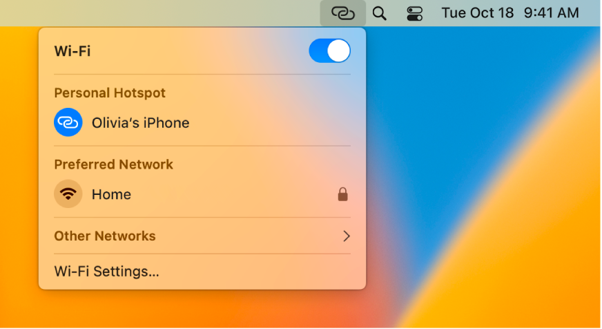 Il monitor del Mac con il menu Wi-Fi che mostra un l'hotspot personale di un iPhone.