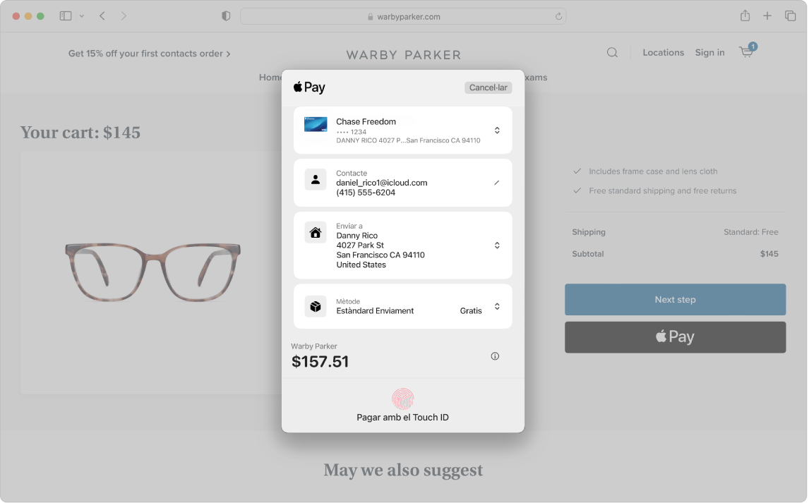 Pantalla del Mac en què es veu com s’està fent una compra en línia amb l’opció de pagament de l’Apple Pay amb el Touch ID al Safari.