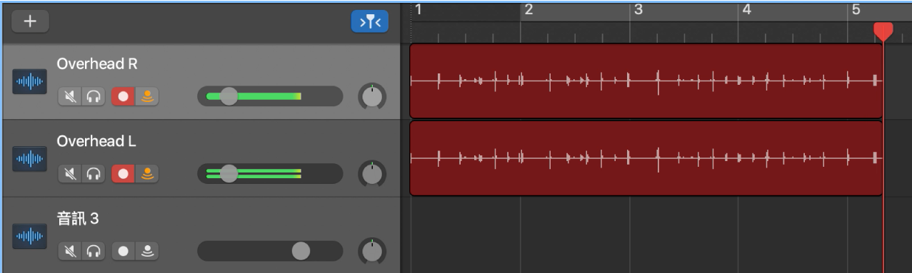 在「音軌」區域的兩個音軌上顯示錄製音訊區段。
