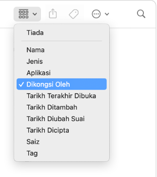 Ikon Himpunan dlaam bar alat tetingkap Finder dengan menu terbuka dan pilih Dikongsi Oleh dipilih.