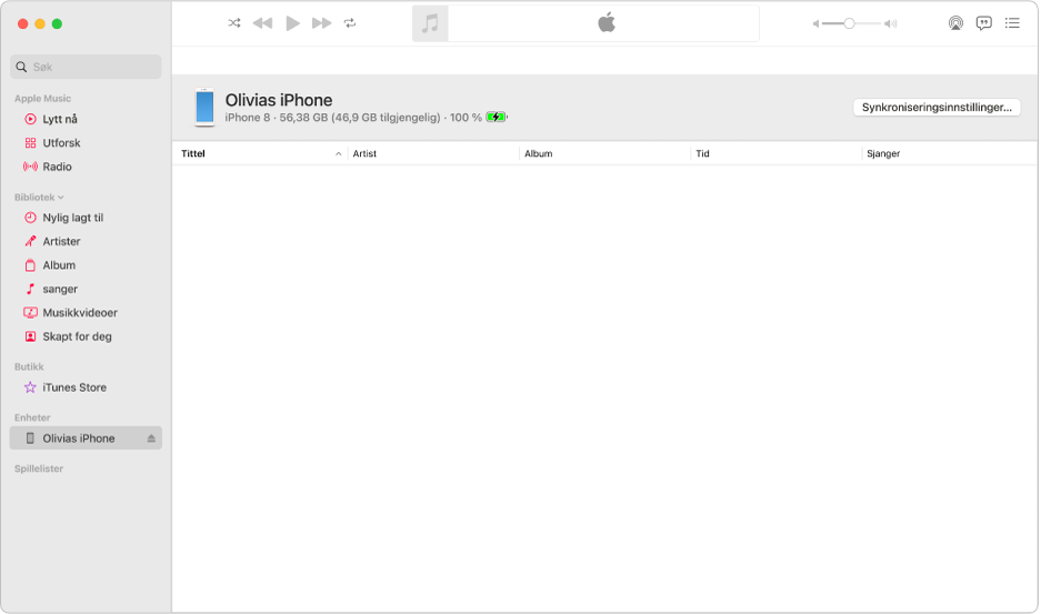 Musikk-vinduet med en enhet (Julies iPhone) i sidepanelet. Synkroniseringsinnstillinger-knappen øverst til høyre åpner Finder.