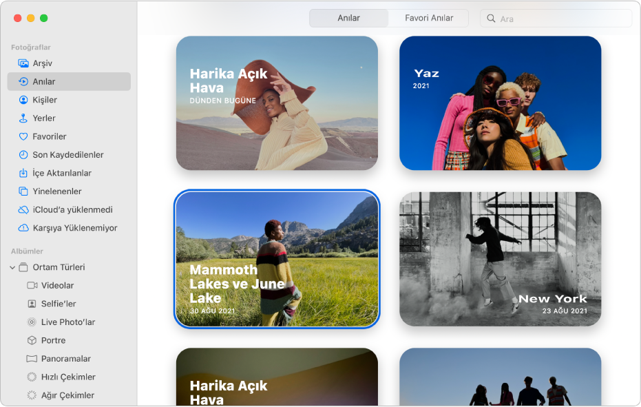Fotoğraflar penceresi, kenar çubuğunda Anılar’ı seçili olarak gösteriyor ve sağ tarafta anılar görüntüleniyor.